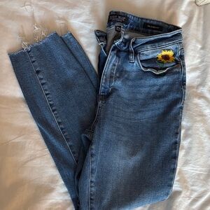 Judy Blue Women's Relaxed Fit Blue Jeans with Sunflower Detail